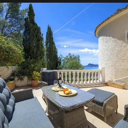 Hills Seaview Villa *