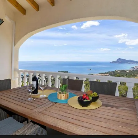 Hills Seaview Villa *